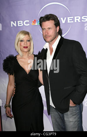 Tori Spelling e Dean McDermott NBC Universal 2011 Inverno TCA Press Tour All-Star partito svoltasi presso la struttura The Langham Huntington Hotel - Gli arrivi di Pasadena, California - 13.01.11 Foto Stock