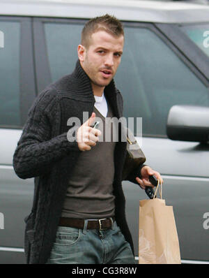 Rafael van der Vaart che arrivano alla stazione di Tottenham Hotspur di allenamento Essex, Inghilterra - 14.01.11 Foto Stock