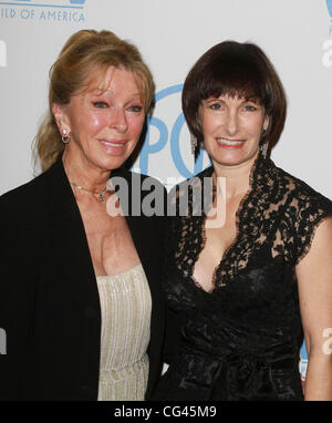 Gale Anne Hurd e valutazione La XXII edizione produttori Guild (PGA) Awards tenutosi presso il Beverly Hilton Hotel - Gli arrivi di Los Angeles, California - 22.01.11 Foto Stock