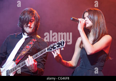 Selena Gomez performanti a José Miguel Agrelot Coliseum. Hato Rey, Puerto Rico - 23.01.11 Foto Stock