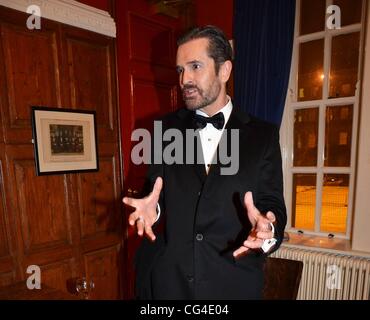 Rupert Everett riceve Oscar Wilde medaglia per la Fiction con il lancio di Wilde Festival in Trinity College. Dublino, Irlanda - 31.01.11. Foto Stock