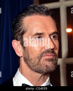 Rupert Everett riceve Oscar Wilde medaglia per la Fiction con il lancio di Wilde Festival in Trinity College. Dublino, Irlanda - 31.01.11. Foto Stock