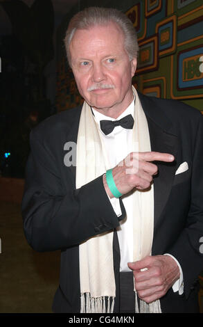 Jon Voight del HBO Post 2011 Golden Globe Awards partito svoltasi a circa 55 presso il Beverly Hilton Hotel - Gli arrivi di Beverly Hills, la California - 16.01.11 Foto Stock