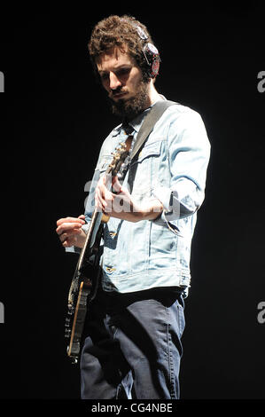 Brad Delson di Linkin Park assolve durante "Mille Soli ' world tour presso il Bank Atlantic Center. Sunrise, Florida - 20.01.11, Foto Stock