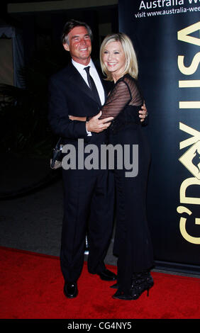 John Easterling e Olivia Newton John 2011 G'Day USA Los Angeles Black Tie Gala in onore di Barry Gibb, Roy Emerson e Abbie Cornish - Gli arrivi di Los Angeles, California - 22.01.11 Foto Stock