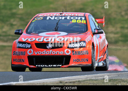 26 ago 2012. Eastern Creek,l'Australia. Gara 2 runner up Team Vodafones Craig Lowndes nel suo Commodore VE2 durante il V8 Supercar campionato a Sydney Motorsport Park,l'Australia Foto Stock