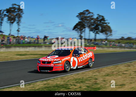 26 ago 2012. Eastern Creek,Australia.vincitore di Gara 2 Team Vodafones Jamie Whincup nel suo Commodore VE2 durante il V8 Supercar campionato a Sydney Motorsport Park,l'Australia Foto Stock