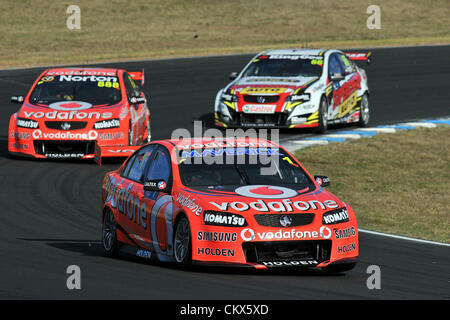 26 ago 2012. Eastern Creek,Australia.vincitore di Gara 2 Team Vodafones Jamie Whincup nel suo Commodore VE2 durante il V8 Supercar campionato a Sydney Motorsport Park,l'Australia Foto Stock