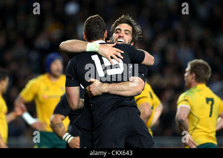 Sabato 25 agosto 2012. Auckland, Nuova Zelanda. All Blacks' Israele Dagg celebra la sua prova con Sam Whitelock durante il campionato di rugby e Bledisloe Cup il Rugby test match, Nuova Zelanda All Blacks versus Australian Wallaby presso Eden Park di Auckland, in Nuova Zelanda. Foto Stock