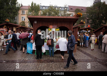 Agosto 26, 2012 a Cracovia, Polonia - Mercato in stallo durante l'annuale e tradizionale polacco food festival. Foto Stock