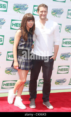 Agosto 25, 2012 - New York New York, Stati Uniti - Cantante CARLY RAE JEPSEN e attore Matthew MORRISON frequentare l'Arthur Ashe Kids Day tenutosi presso l'USTA Billie Jean King National Tennis Center. (Credito Immagine: © Nancy Kaszerman/ZUMAPRESS.com) Foto Stock