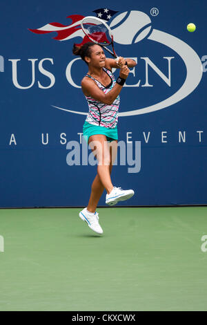 Agosto 27, 2012, New York, NY, giorno 1, 2012 US Open Tennis-Heather Watson (GBR) durante la sua prima partita. Foto Stock