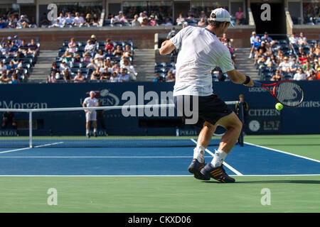 Agosto 27, 2012, New York, NY, giorno 1, 2012 US Open Tennis-Andy Murray (GBR) durante la sua prima partita. Foto Stock