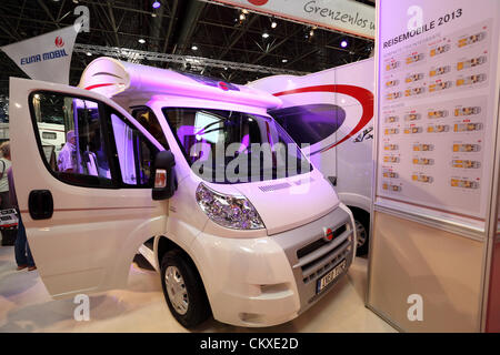 Agosto 27, 2012 a Dusseldorf, Germania. Moderno camper van al Caravan Salon Exhibition 2012. Foto Stock