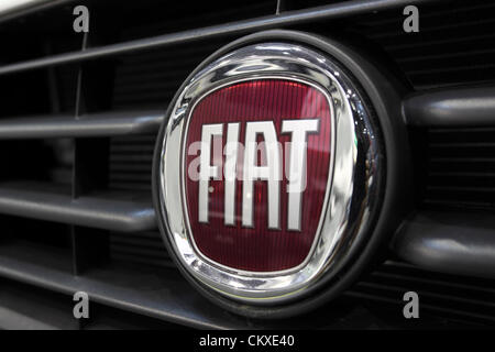 Agosto 27, 2012 a Dusseldorf, Germania. Logo FIAT al Caravan Salon Exhibition 2012. Foto Stock