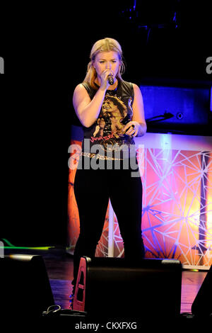 Toronto, Canada. Aug 28 2012. Cantante americana Kelly Clarkson suona presso il Molson Canadian anfiteatro. Credito: n8n foto / Alamy Live News Foto Stock