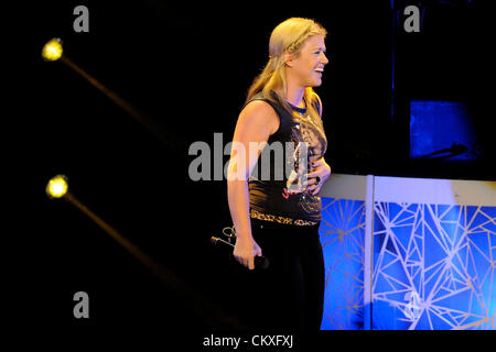 Toronto, Canada. Aug 28 2012. Cantante americana Kelly Clarkson suona presso il Molson Canadian anfiteatro. Credito: n8n foto / Alamy Live News Foto Stock