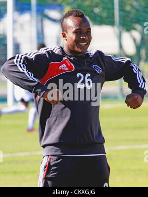 Cape Town, Sud Africa. 28 agosto 2012. George Akpabio durante l'Ajax Cape Town sessione di formazione e una conferenza stampa al Ikamva il 28 agosto 2012 a Città del Capo, Sud Africa Foto di concedere il lanciatore / Gallo Immagini / Alamy Live News Foto Stock