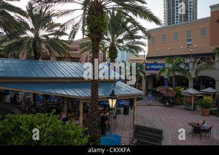 Tampa, FL. Stati Uniti d'America. Aug 28, 2012-Politica esposti a Tampa, FL Convention Nazionale Repubblicana 2012. Msnbc insieme all'aperto nella Channelside, aperto al pubblico in generale al di fuori zona pedonale di limitate zone di sicurezza per RNC. Foto Stock