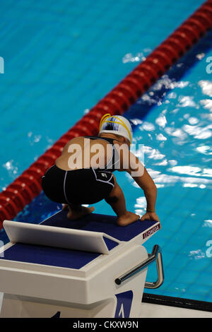 30.08.2012 Stratford, Inghilterra. Donne 50m Freestyle - S5. Simone FRAGOSO (POR) in azione durante il giorno 1 del London 2012 Giochi Paralimpici a Aquatics Centre. Foto Stock