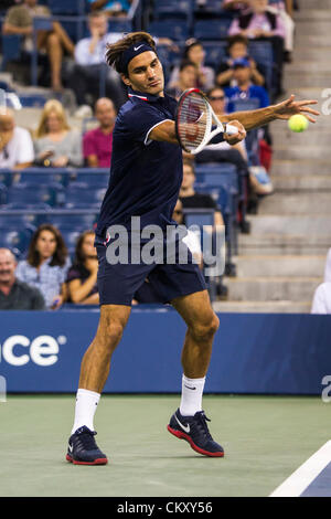 Roger Federer (SUI) competono al 2012 US Open Tennis Tournament, lavaggio,New York, Stati Uniti d'America. Il 30 agosto 2012. Foto Stock