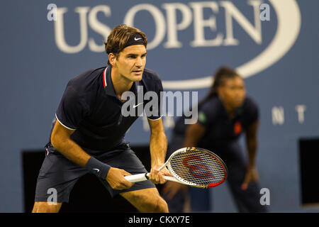 Roger Federer (SUI) competono al 2012 US Open Tennis Tournament, lavaggio,New York, Stati Uniti d'America. Il 30 agosto 2012. Foto Stock