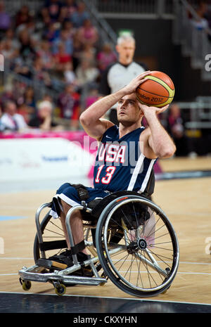 Stratford, Londra, Regno Unito. Venerdì 31 agosto 2012. Ian Lynch (USA) in azione durante il turno preliminare Gruppo un gioco tra USA e Italia il giorno 2 di Londra 2012 Giochi Paralimpici dal basket Arena. Foto Stock