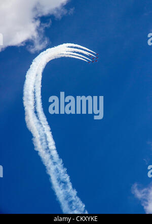 Le frecce rosse acrobazia Team effettuano a Bournemouth, volando sopra la baia di Poole, Dorset, Inghilterra, Regno Unito. Foto Stock