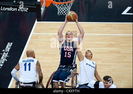 Stratford, Londra, Regno Unito. Venerdì 31 agosto 2012. Nate Hinze (USA) in azione durante il turno preliminare Gruppo un gioco tra USA e Italia il giorno 2 di Londra 2012 Giochi Paralimpici dal basket Arena. Foto Stock