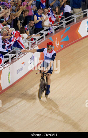 Stratford, Londra, Regno Unito. Venerdì 31 agosto 2012. Gran Bretagna il marchio Colbourne imposta un record del mondo per vincere la medaglia di oro in 3km C1 perseguimento di classe A le Paralimpiadi di Londra. Colbourne tempo è stato di 3 minuti, 53.881 secondi. Foto Stock