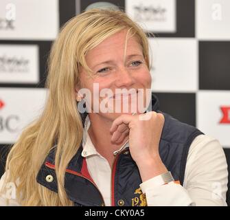 Burghley House Stamford, Regno Unito. Venerdì 31 agosto 2012. Sinead Halpin (USA) riding MANOIR DE CARNEVILLE è il leader per una notte facendo il suo punteggio di [36,3] nel sabato il cross country fase. La Land Rover Burghley Horse Trials. Foto Stock