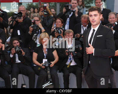 ZAC EFRON a qualsiasi prezzo. PREMIERE. 69ESIMO FESTIVAL DEL CINEMA DI VENEZIA Venezia Italia 31 Agosto 2012 Foto Stock