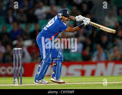 31/08/2012 di Londra, Inghilterra. L'Inghilterra del Samit Patel durante la terza Nat West una giornata internazionale della partita di cricket tra Inghilterra e Sud Africa e ha suonato presso la Kia Oval Cricket Ground: Credito: Mitchell Gunn Foto Stock