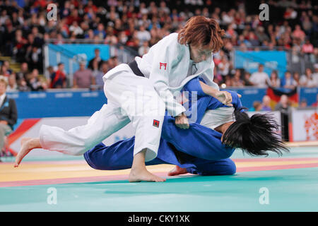 30.08.2012. Stratford, Londra, Inghilterra, 2012 Giochi Paralimpici. u48 chilo judo finale. u48 chilo Carmin Brussig (GER) attacca Kai-Lin Lee (TPE) e va a vincere la medaglia d'oro. Foto Stock
