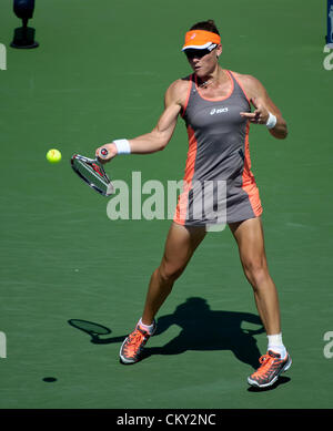 21.08.2012. Flushing Meadows, NY, STATI UNITI D'AMERICA. Samantha STOSUR dell Australia (AUS) sconfisse l'American Varvara Lepchenko (USA) durante il loro terzo round Donne Singoli corrisponde al giorno 5 del 2012 U.S. Aprire i campionati di tennis presso l'USTA Billie Jean King National Tennis Center in Flushing, Queens, a New York, Stati Uniti d'America. ***** Svizzera fuori ***** Foto Stock