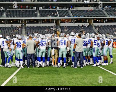 Il 29 agosto 2012 - Arlington, Texas, Stati Uniti d'America - Dallas Cowboys ottenere pronto per il pre-stagione partita tra i delfini di Miami e Dallas Cowboys al Cowboys Stadium di Arlington, Texas. Dallas sconfigge Miami 30 a 13. (Credito Immagine: © Dan Wozniak/ZUMAPRESS.com) Foto Stock