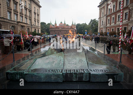 Settembre 01, 2012. Cracow Polonia - 73anniversario dell inizio della Seconda Guerra Mondiale. L'inizio della guerra è generalmente ritenuta 1 settembre 1939, inizio con il tedesco invasione della Polonia. La Gran Bretagna e la Francia dichiara guerra alla Germania due giorni più tardi. Foto Stock