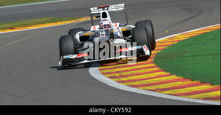 01.09.2012. Spa, Belgio. Giapponese di Formula Uno pilota Kamui Kobayashi della Sauber manzi la sua vettura durante la sessione di qualifica presso la pista circuito di Spa-Francorchamps vicino a Spa, Belgio, 01 settembre 2012. Il Gran Premio di Formula Uno del Belgio avrà luogo il 02 settembre 2012. Foto Stock