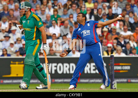 02/09/2012 di Londra, Inghilterra. Sud Africa Graeme Smith e Inghilterra del Samit Patel durante la terza Nat West una giornata internazionale della partita di cricket tra Inghilterra e Sud Africa e ha suonato presso il Lords Cricket Ground: Credito: Mitchell Gunn Foto Stock