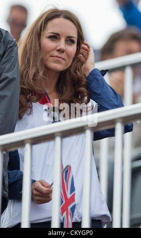 02.09.2012 Eton Dorney, Berkshire, Inghilterra. Kate, la Duchessa di Cambridge, è visto sullo stand durante il London 2012 Giochi Paralimpici Canottaggio concorrenza a Eton Dorney, Gran Bretagna, 02 settembre 2012. Foto Stock