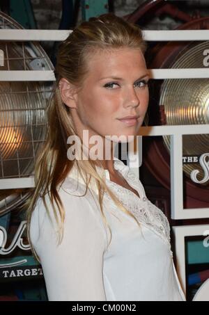 Alexandra Richards presso gli arrivi per i negozi a caduta di destinazione rata Launch Party, Highline stadi, New York, NY Settembre 5, 2012. Foto di: Derek Storm/Everett Collection Foto Stock