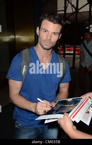 New York, Stati Uniti d'America. Il 6 settembre 2012. Daniel Gillies fuori e circa per Daniel Gillies et Pix11 Morning News, , New York, NY Settembre 6, 2012. Foto di: Derek Storm/Everett raccolta/Alamy Live News Foto Stock