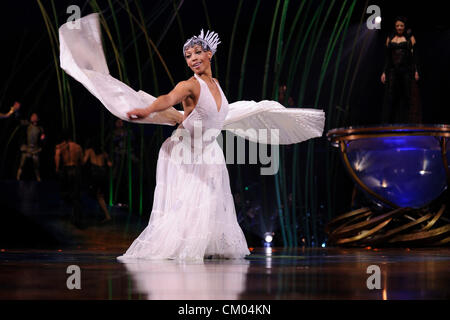 Toronto, Canada. Settembre 5, 2012. Cirque Du Soleil Amaluna Prove abito foto chiamata. Nella foto, carattere Il Pavone Dea. Foto Stock