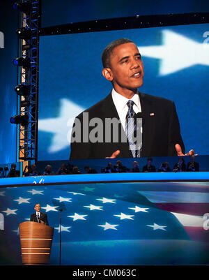 Sett. 7, 2012 - Charlotte, North Carolina, Stati Uniti - il Presidente Barack Obama affronta i delegati durante la notte finale della Convenzione Nazionale Democratica in Charlotte, North Carolina. (Credito Immagine: © Sean Meyers/ZUMAPRESS.com) Foto Stock