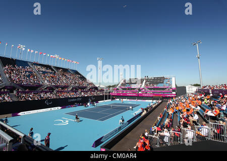 07.09.2012. Londra, Inghilterra. Una vista generale del Centre Court a Eton Manor durante il penultimo giorno del tennis su sedia a rotelle durante il giorno 9 delle Paralimpiadi di Londra da Eton Manor Foto Stock