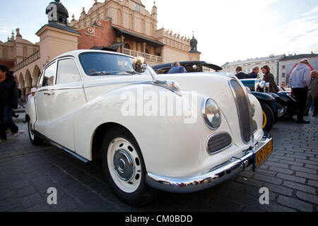 Cracovia, in Polonia. Settembre 07, 2012. Cracow Polonia - Vintage e classic cars mostra sulla piazza principale. Foto Stock