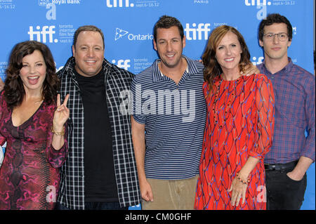 Sett. 8, 2012 - Toronto, Ontario, Canada - (L-R) attori FRAN DRESCHER, Kevin James, Adam Sandler, Molly Shannon e Andy Samberg frequentare l 'Hotel Transilvania' photo chiamata durante il 2012 a Toronto International Film Festival a TIFF Bell Lightbox Su settembre 8, 2012 a Toronto in Canada. (Immagine di credito: credito: Igor Vidyashev/ZUMAPRESS.com/Alamy Live News) Foto Stock