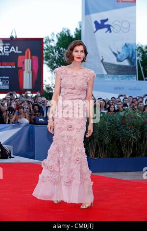 Sett. 8, 2012 - Venezia, Ca, Italia - Laetitia Casta.la chiusura di notte.69a Mostra Internazionale del Cinema di Venezia.venezia.September 08, 2012.(Immagine di credito: Â© Roger Harvey/Globe foto/ZUMAPRESS.com) Foto Stock