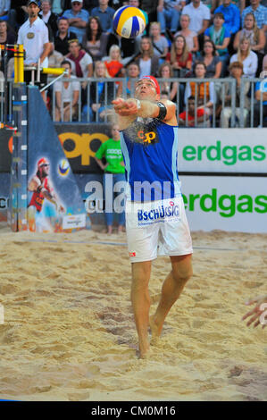 Sascha Heyer. Il team di Sascha Heyer - Sébastien Chevallier vince la finale contro il team Martin Laciga - Jonas Weingart presso lo Swiss Beach Volleyball Tecnologia Championchip (Coop Beachtour) di Berna, Svizzera. Foto Stock