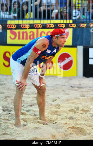 Sascha Heyer. Il team di Sascha Heyer - Sébastien Chevallier vince la finale contro il team Martin Laciga - Jonas Weingart presso lo Swiss Beach Volleyball Tecnologia Championchip (Coop Beachtour) di Berna, Svizzera. Foto Stock